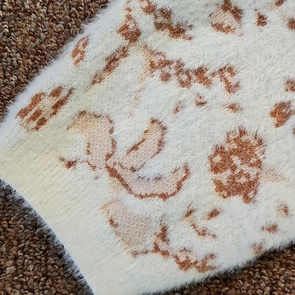 Sweater - Picture 6 of 16